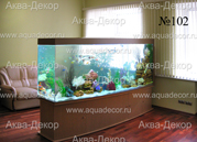 Декоративный аквариум с использованием в оформлении кораллов и известняка. Фасад тумбы облицован шпоном.