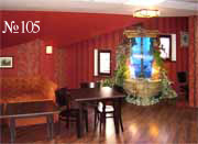 Интерьер гостиной с использованием водопада необычного дизайна, изготовленного компанией АКВА-ДЕКОР.