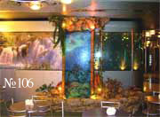 Бамбук, вода и камень, соединенные воедино в водной панели, дополняют интерьер китайского ресторана.