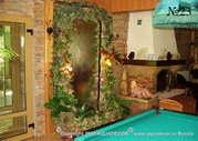 Интерьеру бильярдной особый уют придает зеркальная водная панель, оформленная искусственными растениями.
